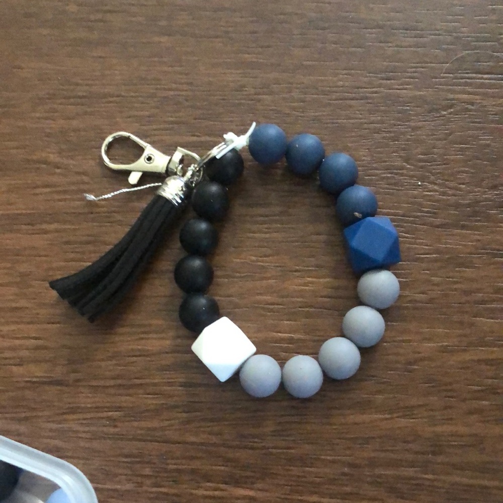 Silicone wristlet